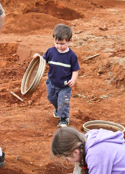 family travel blog Australia kids children fossick garnets